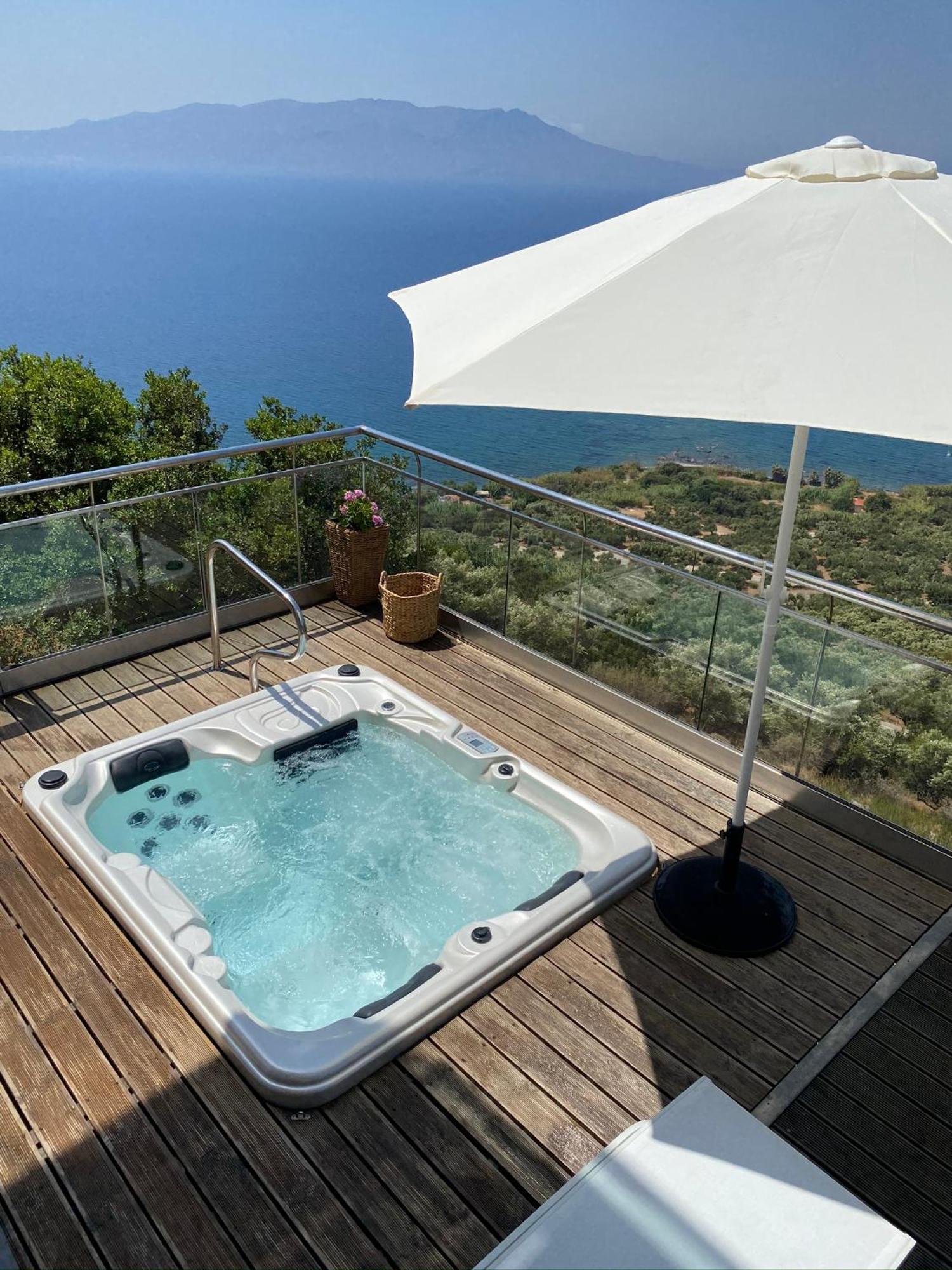 Beachfront Ravdoucha Epavlis Eleni Villa - Pool, Hot Tub, Gym, Sauna, Private Parking, Wifi Ханья Экстерьер фото