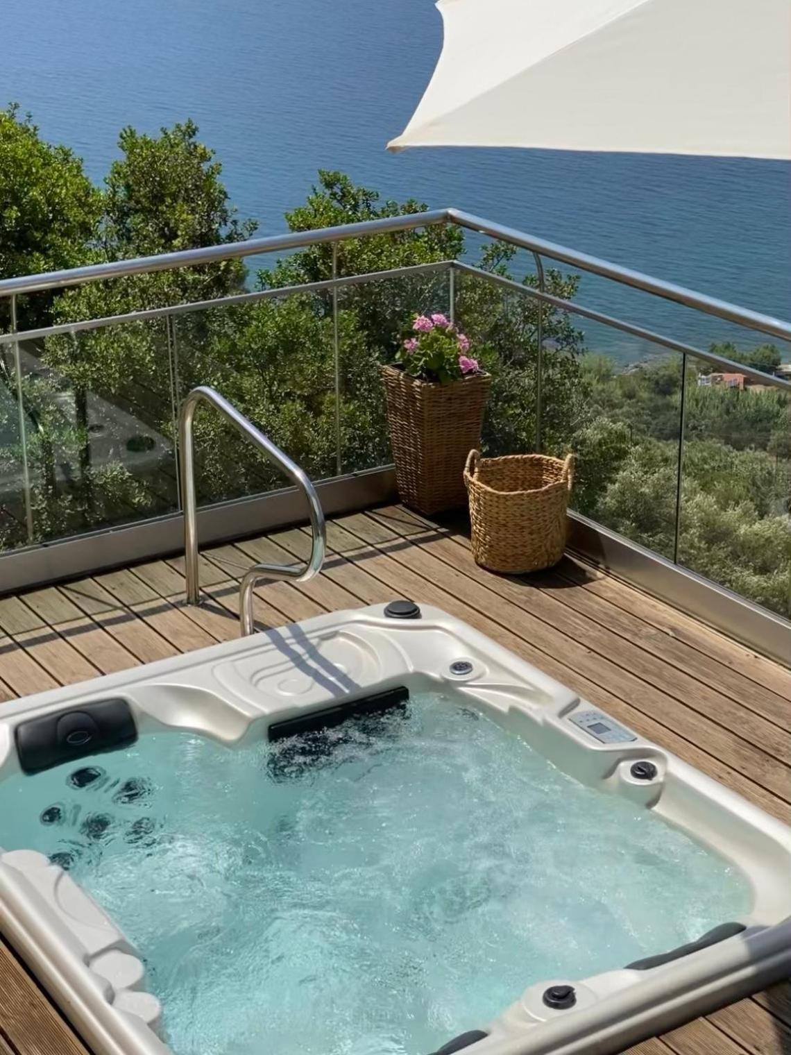 Beachfront Ravdoucha Epavlis Eleni Villa - Pool, Hot Tub, Gym, Sauna, Private Parking, Wifi Ханья Экстерьер фото