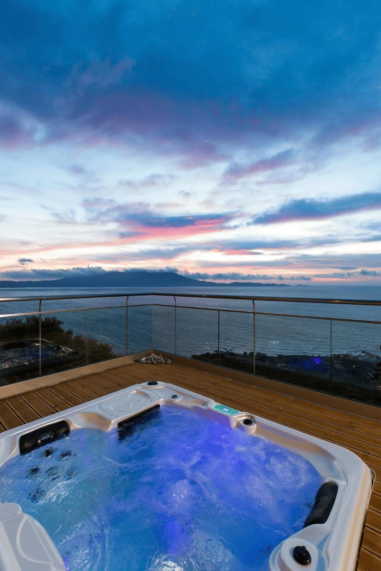 Beachfront Ravdoucha Epavlis Eleni Villa - Pool, Hot Tub, Gym, Sauna, Private Parking, Wifi Ханья Экстерьер фото
